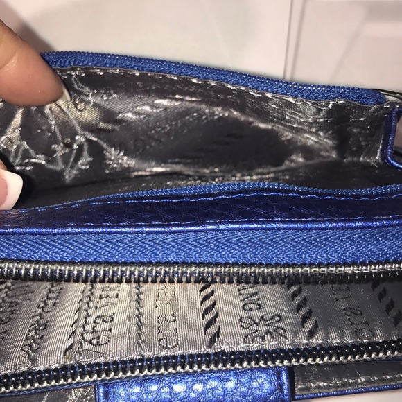 Last call 😲🐾 Vera Wang Wristlet 💖 - Picture 4 of 5